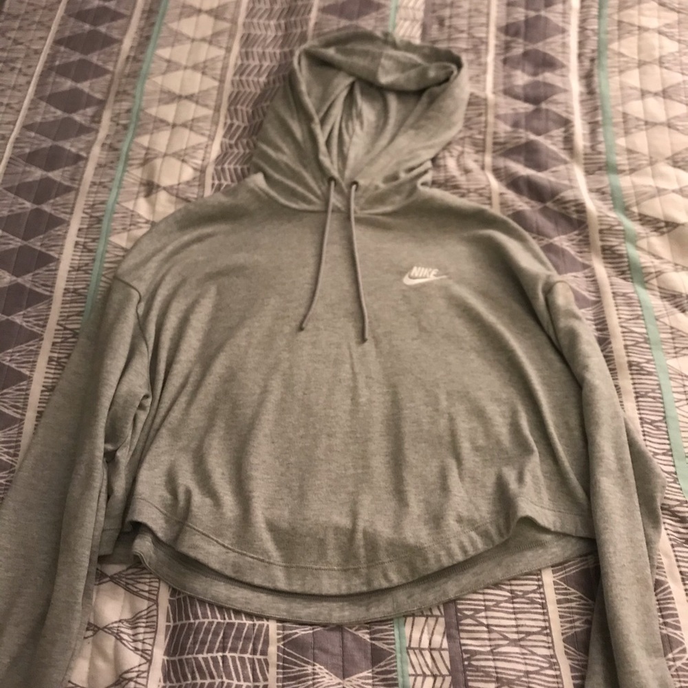 nike cropped hoodie